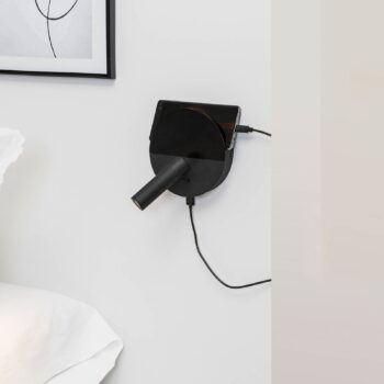 Nástenné LED Duas, USB nabíjacia zásuvka, čierna