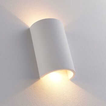 Nástenné LED svietidlo Lindby Jenke, výška 16 cm, biela farba, omietka