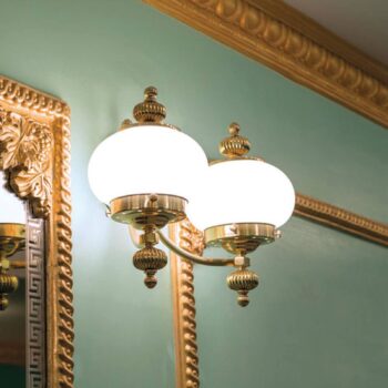 Nástenné svietidlo Delia mosadzné, 2-plameňové