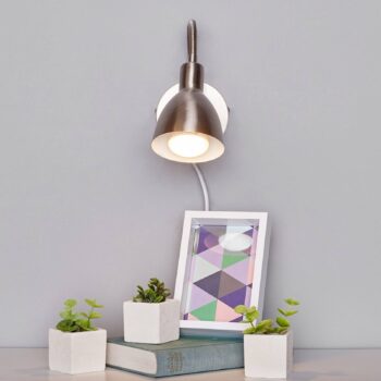 Nástenné svietidlo Lindby Amrei, farba niklu, 42 cm, zástrčka, stmievateľné
