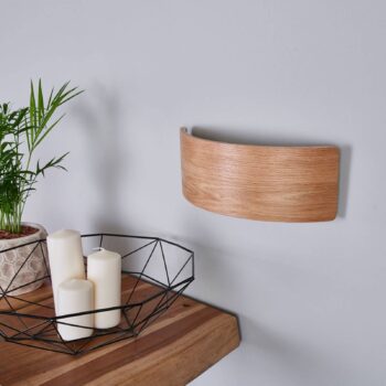 Nástenné svietidlo Lindby LED Rafailia, šírka 33 cm, drevo, 3 000 K