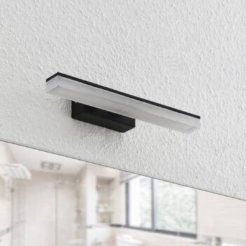 Nástenné svietidlo Lucande LED Lisana, horizontálne, 32 cm, IP44