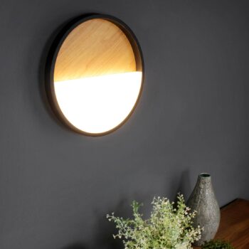 Nástenné svietidlo Vista LED, svetlé drevo/čierna farba, Ø 30 cm