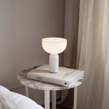 New Works Kizu dobíjacia stolová lampa biela