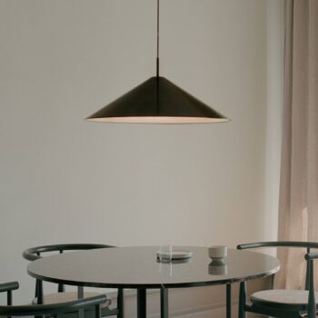 New Works LED závesná lampa Brolly, Ø 70 cm, čierna, hliník