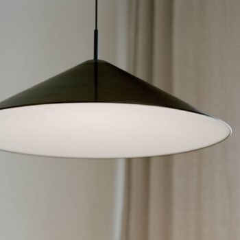 New Works LED závesná lampa Brolly, Ø 70 cm, čierna, hliník