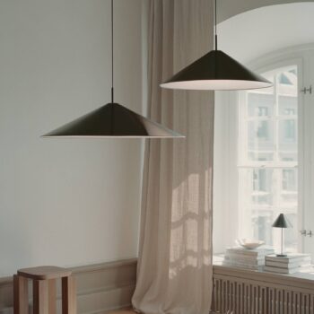 New Works LED závesná lampa Brolly, Ø 70 cm, čierna, hliník