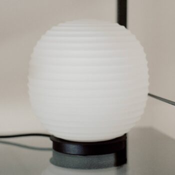 New Works Lantern Globe Malá stolová lampa, Ø 20 cm