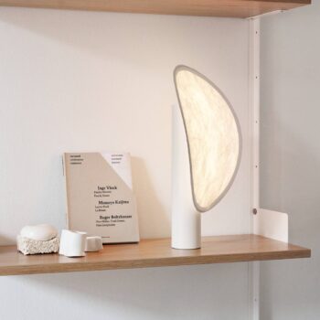 New Works Tense stolová lampa na batérie biela