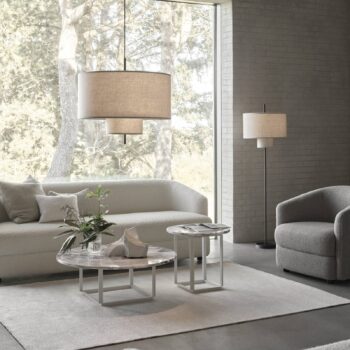 New Works stojacia lampa Margin, béžová, Ø 46 cm výška 153 cm látka