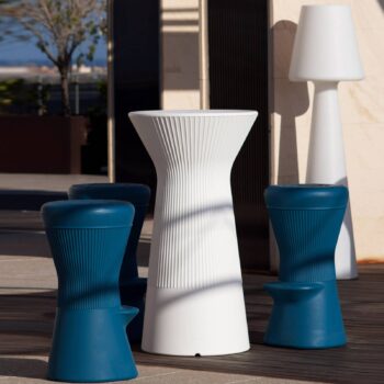 Newgarden Capri LED barový stôl napájaný batériou, RGBW, výška 110 cm,