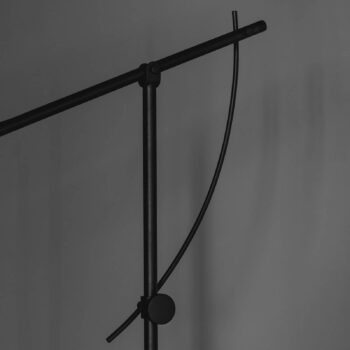 Northern Balancer stojacia lampa, čierna