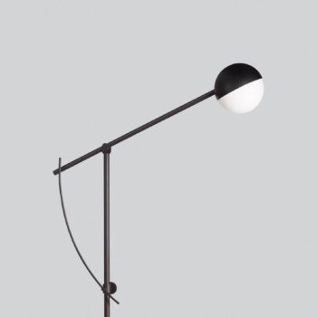 Northern Balancer stojacia lampa, čierna