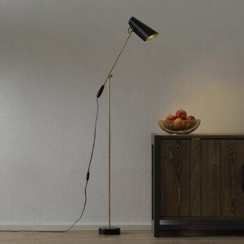 Northern Birdy stojaca lampa v čiernej/mosadznej