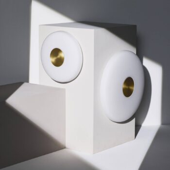 Northern LED nástenné svetlo Glint, Ø 25 cm, sklo, opálovo biele