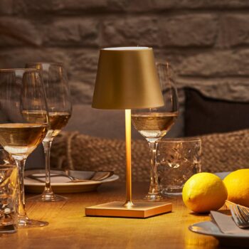 Nuindie mini LED dobíjacia stolná lampa, USB-C, zlatá, IP54, stmievateľná