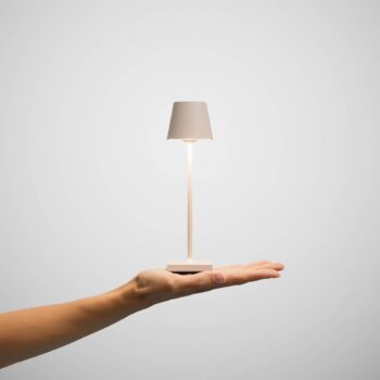 Nuindie vrecková LED dobíjacia stolná lampa, béžová, IP54, stmievateľná