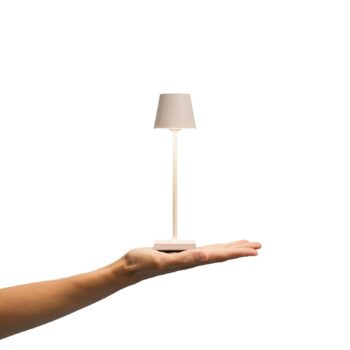 Nuindie vrecková LED dobíjacia stolná lampa, béžová, IP54, stmievateľná