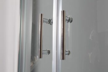 OLSEN SPA - Sprchovací asymetrický kút s vaničkou IBIZA II - Farba rámu zásteny - Hliník chróm, Rozmer A - 100, Rozmer B - 80, Smer zatváranie - Pravé (DX), Výplň - Číre bezpečnostné sklo - 5 mm OLBIBI210P