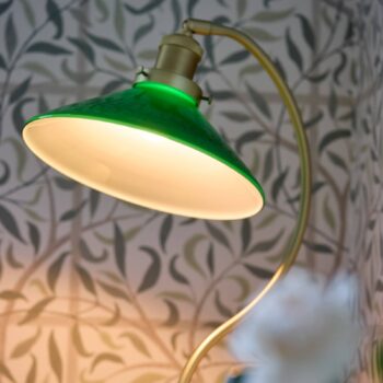 PR Home Stolná lampa Axel, mosadzná farba, zelené sklenené tienidlo