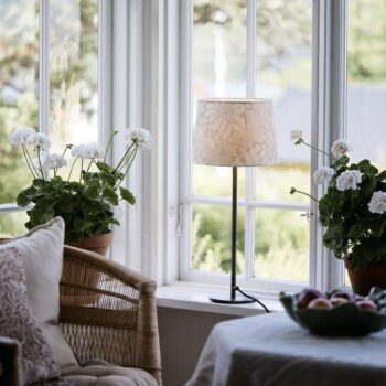 PR Home Stolová lampa BASE ACANTHUS, biela/strieborná, 58 cm
