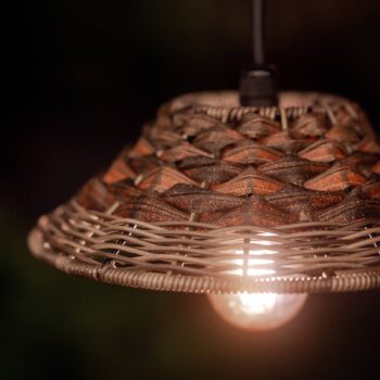 PR Home závesná lampa Lisen, ratanový vzhľad, hnedá, Ø 27 cm