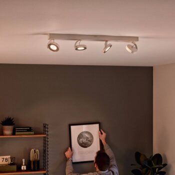 Philips Clockwork LED svetlo biele 4-pl. WarmGlow