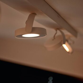 Philips Clockwork LED svetlo biele 4-pl. WarmGlow