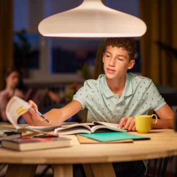 Philips E27 A60 LED filamentová 4 W 2700K číra
