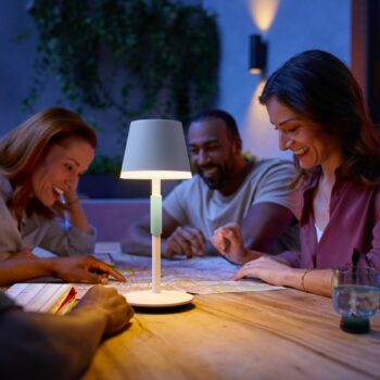 Philips Hue Go stolová LED lampa s tienidlom biela