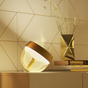 Philips Hue Iris WACA stolná LED lampa, zlatá