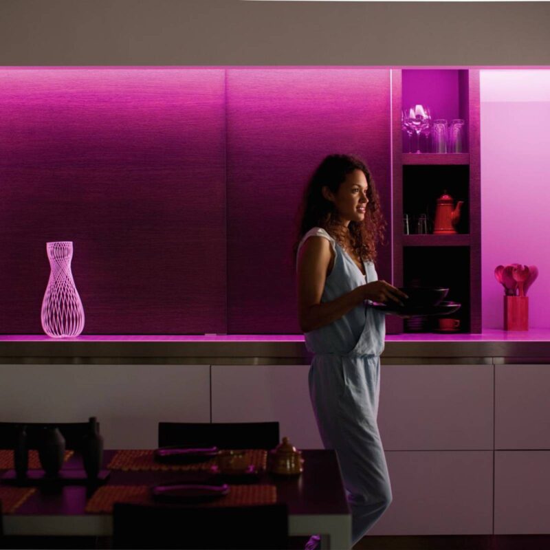 Philips Hue White+Color LightStrip Plus Basis 2 m Philips Hue White+Color LightStrip Plus Basis 2 m