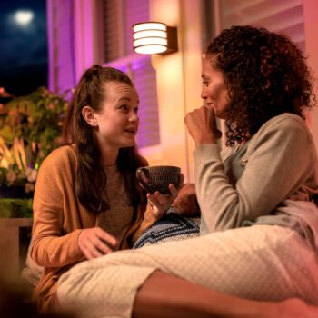 Philips HueWhite Lucca nástenné svetlo ovládateľné