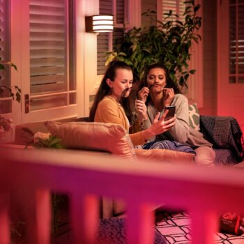 Philips HueWhite Lucca nástenné svetlo ovládateľné