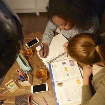 Philips kvapková LED E14 4,3W 2 700K opálová 2ks