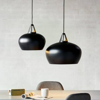 Pôsobivá závesná lampa Belly. Ø 29 cm