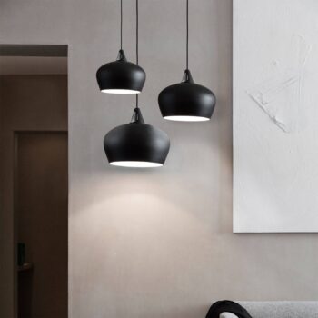 Pôsobivá závesná lampa Belly. Ø 29 cm