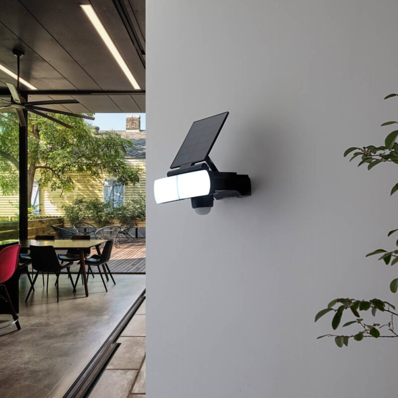 Prios LED solárne nástenné svietidlo Wrenley, čierne, senzor Prios LED solárne nástenné svietidlo Wrenley, čierne, senzor