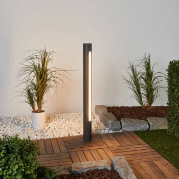 Projekčná lampa Lucande Tomas LED, 75 cm, tmavosivá, IP54