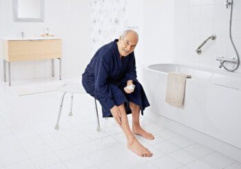 RIDDER - HANDICAP Kúpeľňová stolička, nastavitelná výška, biela A00601101