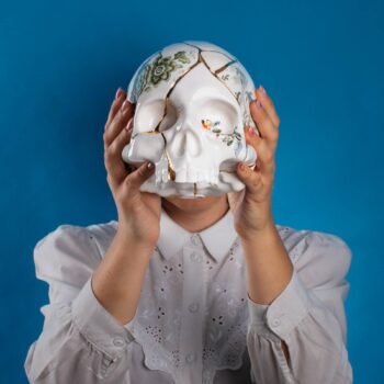 SELETTI Socha Kintsugi Skull, biela, porcelán, zlato