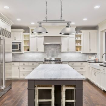 Sklenená závesná lampa Bistro, 2-pl, striebro