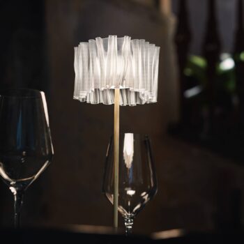 Slamp Accordéon Battery stolová lampa prizma/biela