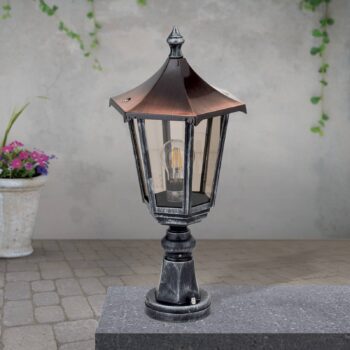 Soklové svietidlo Antoine s medenou strechou
