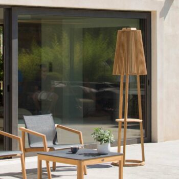 Solárna stojaca lampa Tecka so snímačom, teak