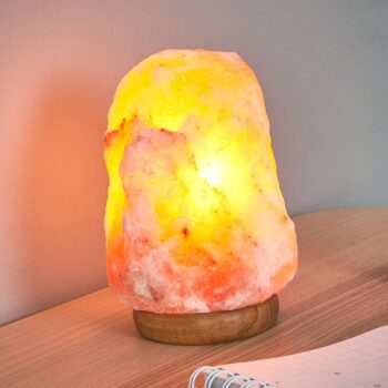 Soľná lampa ROCK šíri príjemné svetlo