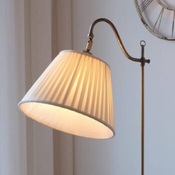 Starožitná stojaca lampa Charleston starý mosadz