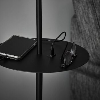 Stojaca lampa Linear nabíjacia stanica USB, čierna