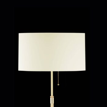 Stojaca lampa Loop v mosadznom vzhľade