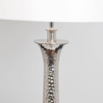 Stojaca lampa Maestro, biela/strieborná